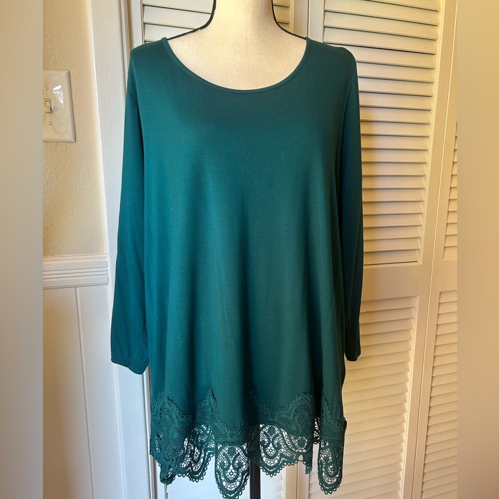 Cable & Gauge Teal Lace Hem Women's Top